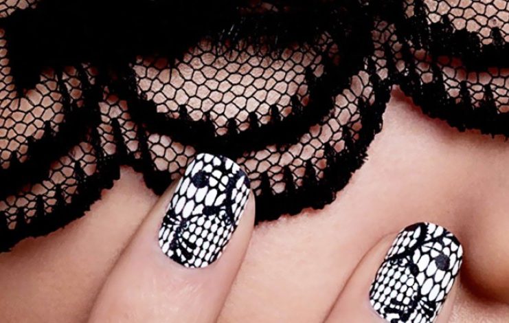 Nail art in pizzo: come realizzare una manicure originale e versatile