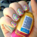 nail-art-base-azzurra-con-pois
