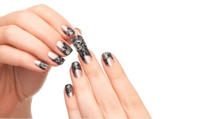 Smalto adesivo: salvatempo e idea regalo per Natale smalto adesivo