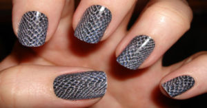 nail art serpente