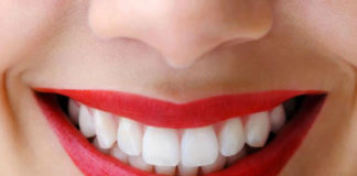 Come avere denti bianchissimi: i rimedi naturali