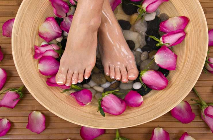 Coccole e bellezza per i piedi, anche in inverno pedicure inverno