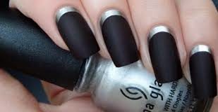Unghie nere opache: il tutorial per realizzarle senza l’estetista