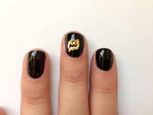 anti V-day nail art