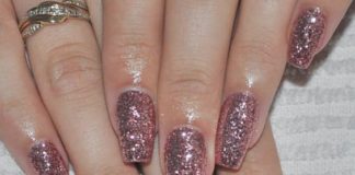 Nail art glitterata: la tendenza in del 2017