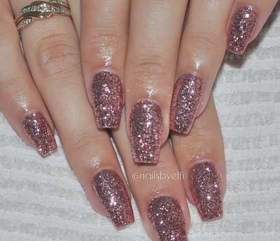 Nail art glitterata: la tendenza in del 2017