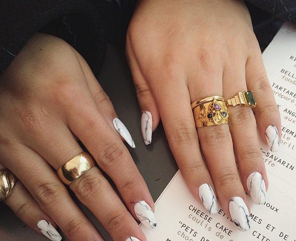 Nail art effetto marmo: i segreti per realizzarla