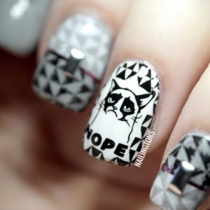 anti V-day nail art