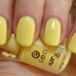 nail art giallo base