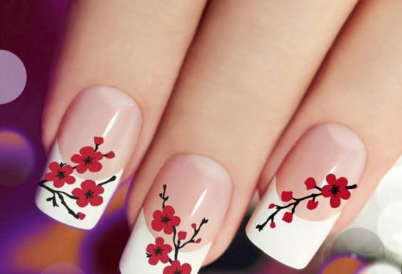 Nail art a fiori: il tutorial su come realizzarla