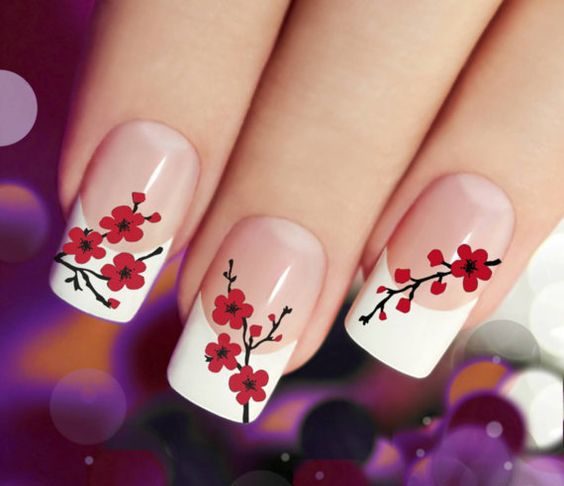 Nail art a fiori: il tutorial su come realizzarla