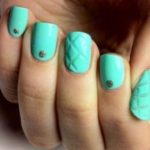 nail-art-effetto-trapuntato-per-unghie-corte