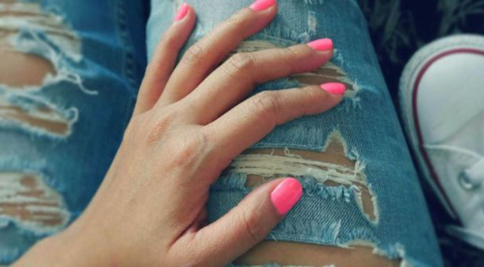 Smalto e abbronzatura: quali i colori migliori per esaltarla abbronzatura_colori_smalto