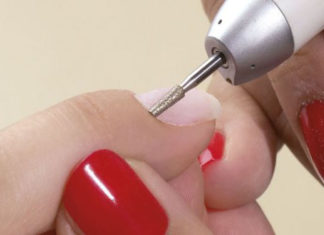 Manicure russa ideale per mani slanciate e perfettamente in ordine manicure russa