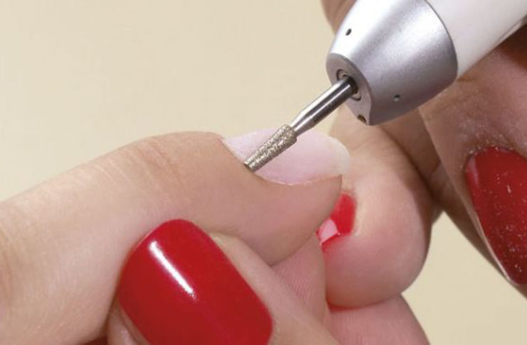 Manicure russa ideale per mani slanciate e perfettamente in ordine manicure russa