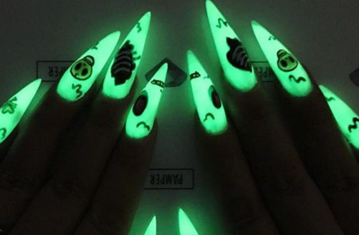 Halloween: tutorial facile per unghie fluorescenti fai da te unghie_fluorescenti_