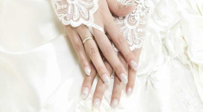 Bianco, rosa e nude: oltre 10 smalti per la manicure della sposa principiante manicure_sposa