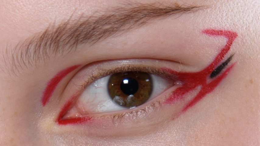 eyeliner_grafico_rosso