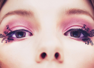 Ciglia finte a Capodanno: come sceglierle e quali indossare paperself_ciglia_di carta