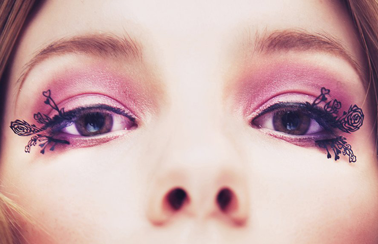 Ciglia finte a Capodanno: come sceglierle e quali indossare paperself_ciglia_di carta