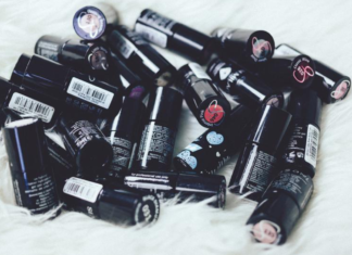 Trend rossetti 2019: glitter, rosso classico e ritorno agli anni ’90 trend_rossetti_2019