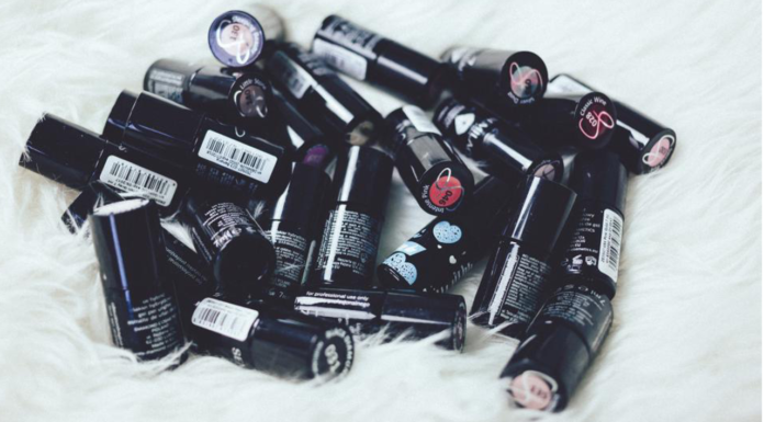 Trend rossetti 2019: glitter, rosso classico e ritorno agli anni ’90 trend_rossetti_2019